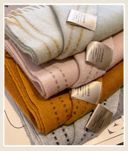 High Quality 100% Wool Scarf Female Fashion Classic Soft Cashmere Muffler Women Warm Thermal Shawl Outside Autumn Winter